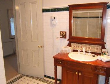 Whispering Pines - Darwin Holiday 3