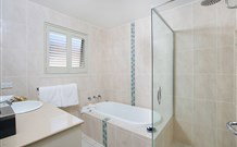 Pelican Paradise - - Darwin Holiday 2