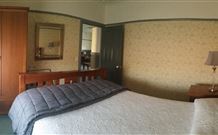 Wagga Wagga Country Cottages - - Darwin Holiday 3