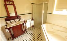 Wagga Wagga Country Cottages - - Darwin Holiday 5