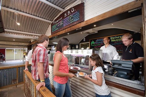 Ayers Rock - Outback Pioneer Lodge - Darwin Holiday 5