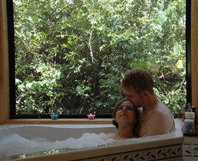 Ravensbourne Forest Chalets - Darwin Holiday 0