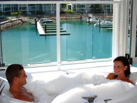 Beachside Magnetic Harbour Apartments - Darwin Holiday 1