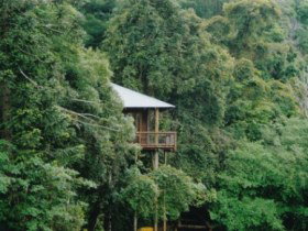 Secrets On The Lake - Darwin Holiday 0