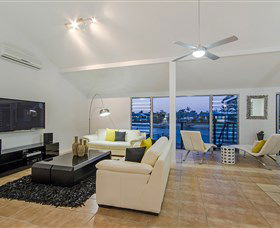 Kurrawa Cove At Vogue Holiday Homes - Darwin Holiday 1