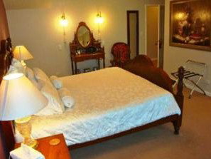 Newberry Manor - Darwin Holiday 1