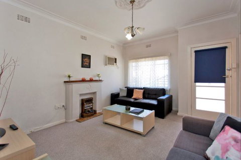 Relax On Regina - Darwin Holiday 56