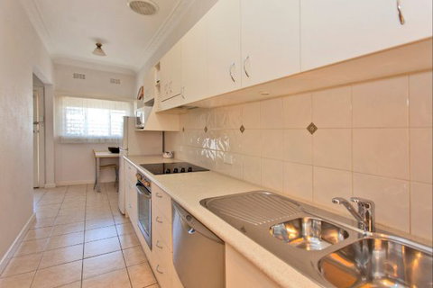 Relax On Regina - Darwin Holiday 57