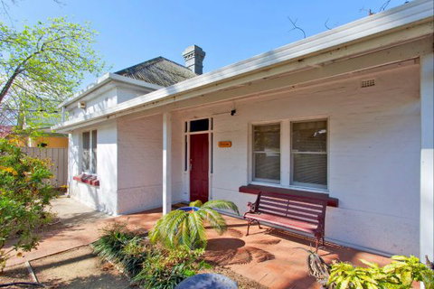 Relax On Regina - Darwin Holiday 2