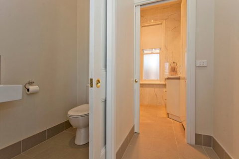 Elegance On Englehardt - Darwin Holiday 9