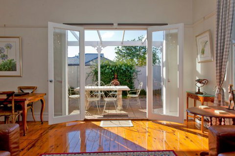 Elegance On Englehardt - Darwin Holiday 10