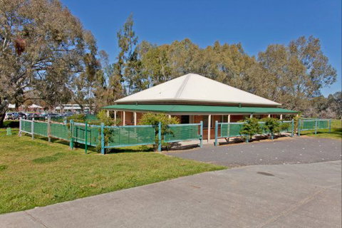 Relax On Regina - Darwin Holiday 28