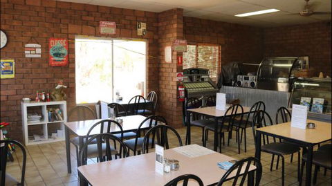 Mataranka Roadhouse And Cabins - Darwin Holiday 2