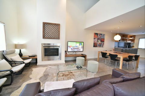 Oberdere Three - Darwin Holiday 44