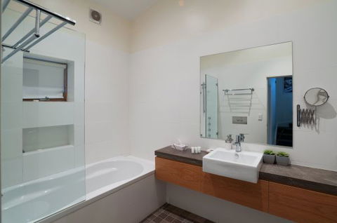 Oberdere Three - Darwin Holiday 50