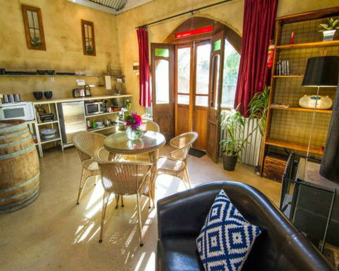 Outback Cellar And Country Cottage - Darwin Holiday 1