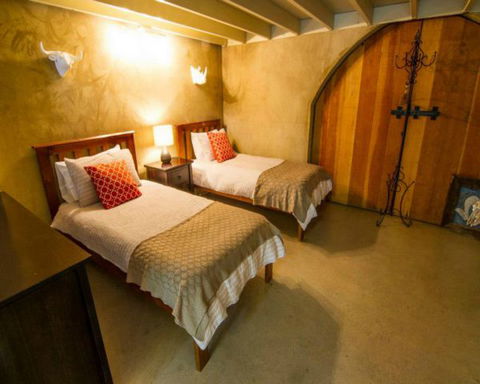 Outback Cellar And Country Cottage - Darwin Holiday 2