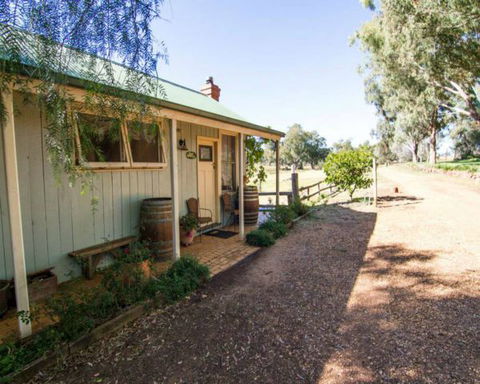 Outback Cellar And Country Cottage - Darwin Holiday 3