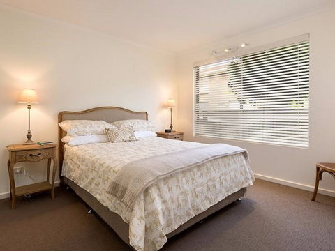 Relax On Regina - Darwin Holiday 37