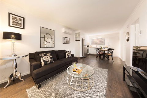 Relax On Regina - Darwin Holiday 41