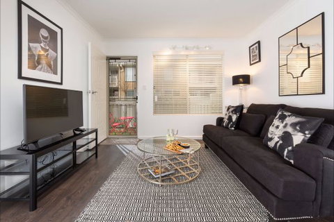 Relax On Regina - Darwin Holiday 43