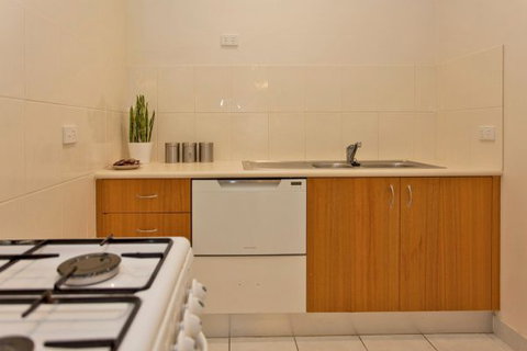 Relax On Regina - Darwin Holiday 52