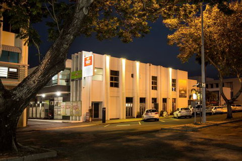 The Cavenagh - Darwin Holiday 8