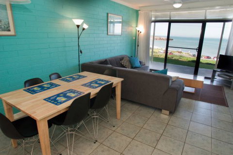 The Dolphins 1 - Darwin Holiday 5