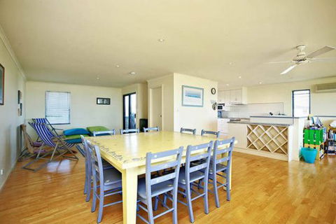 Unwind At Coast On Newell - Darwin Holiday 17
