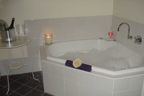 Auburn Pavilions - Darwin Holiday 3