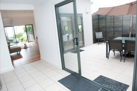 Seaglass - Darwin Holiday 11