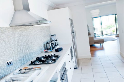 Seaglass - Darwin Holiday 12