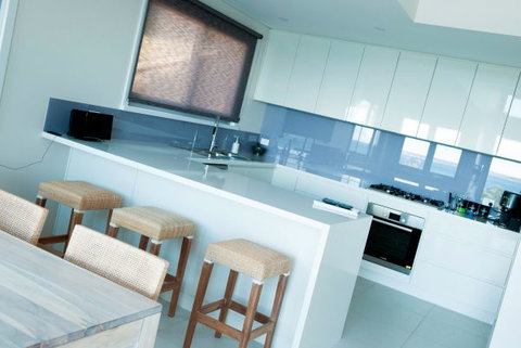 Seaglass - Darwin Holiday 29