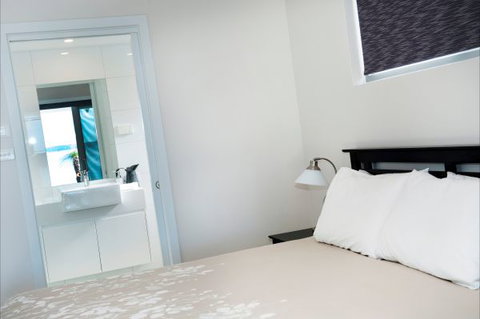 Seaglass - Darwin Holiday 31