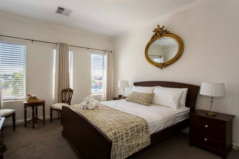 Lakeside Retreat - Darwin Holiday 0