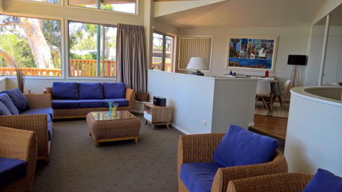 Seaglass - Darwin Holiday 38