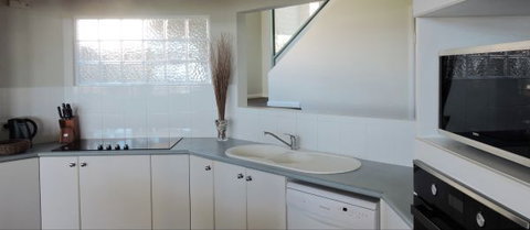 Seaglass - Darwin Holiday 40