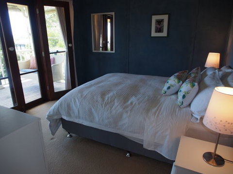 Seaglass - Darwin Holiday 6