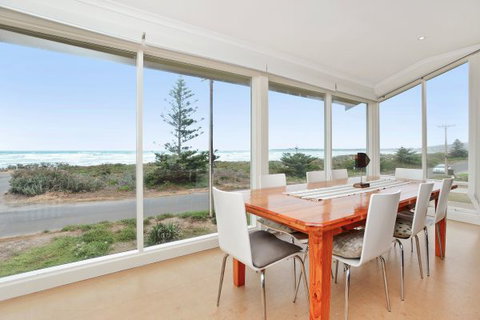 Willows - Darwin Holiday 0