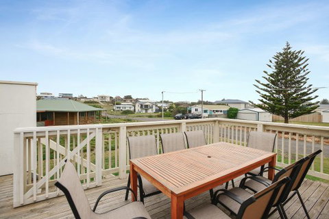 Willows - Darwin Holiday 5