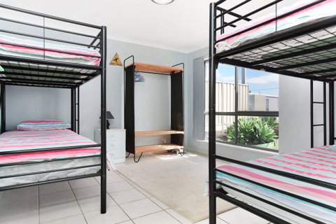 Ambergris - Darwin Holiday 7