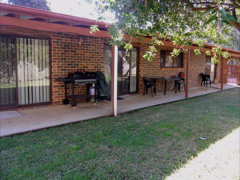 The Happy Shack At Callala Bay - Darwin Holiday 5