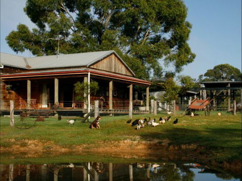 Tobruk Sydney Farm Stay - Darwin Holiday 0