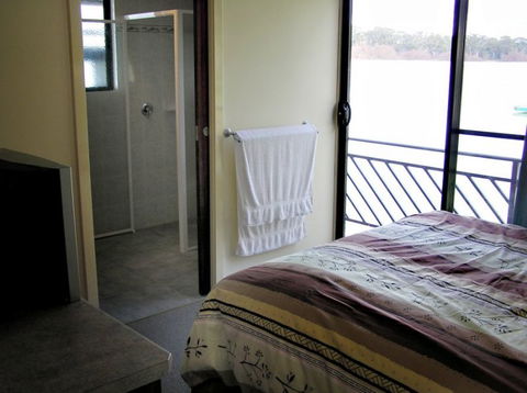 Takeme2 Houseboat - Darwin Holiday 3