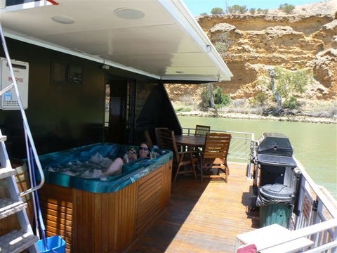 Takeme2 Houseboat - Darwin Holiday 4