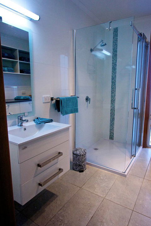 Penguin Beachfront Apartments - Darwin Holiday 9