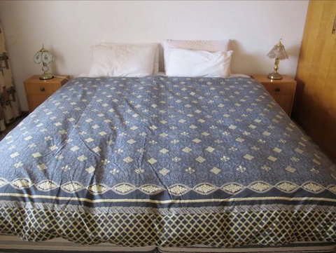 Views Over Lake George - Darwin Holiday 3