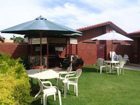 Golden Chain Murray River Motel - Darwin Holiday 2