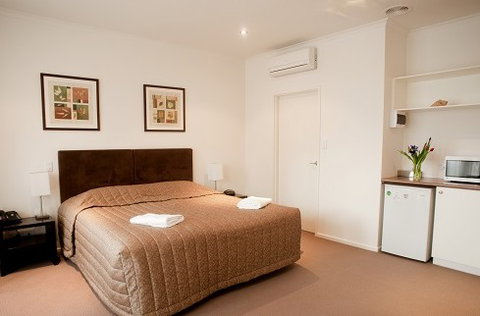 The Manna Of Hahndorf - Darwin Holiday 0