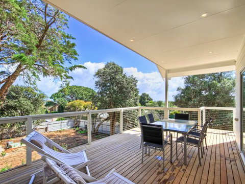 Century 21 Southcoast: White Cedars - Darwin Holiday 1